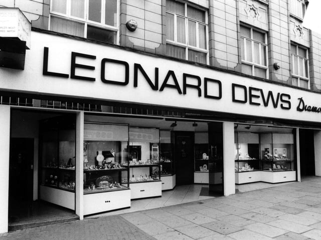Leonard Dews in 1990