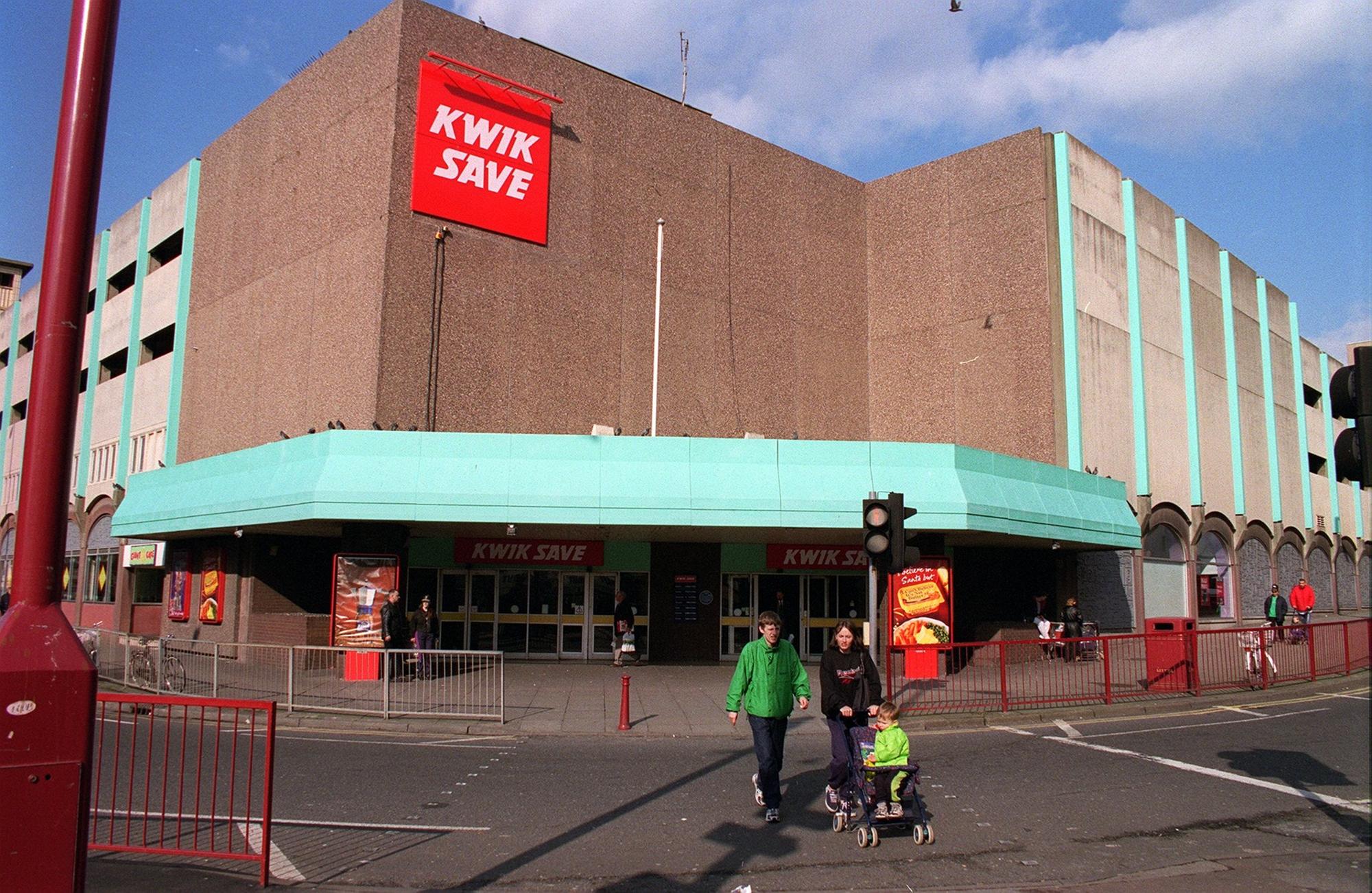 28 forgotten scenes of lost Blackpool stores in their final days of trading including Woolworths and C&A