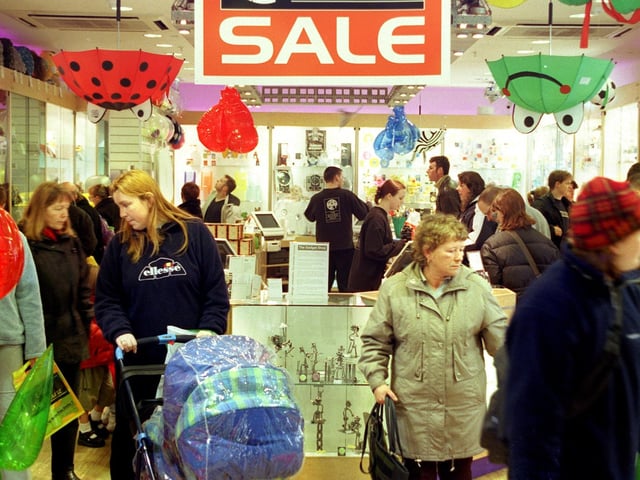 New Year Sales shoppers in Blackpool, 2000