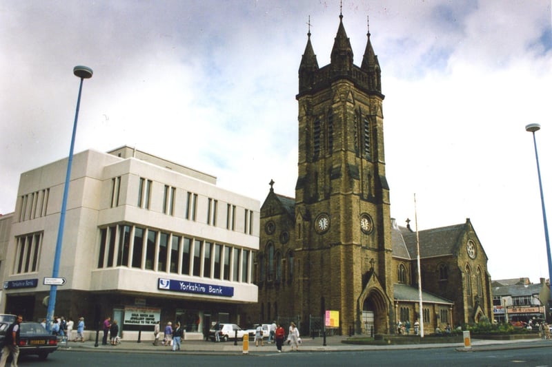 St John's Church and the Yorkshire Bank in August 1991
