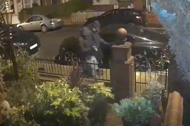 Suspects try car door in Bispham