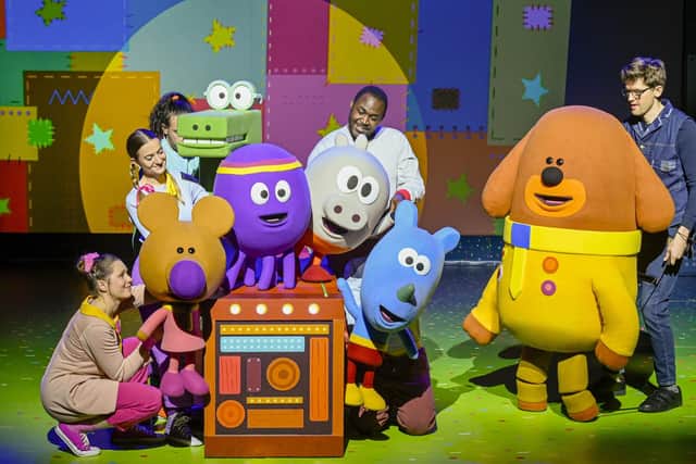 Jane Crawshaw, Sarah Palmer, Kaidyn Niall Hinds, Clarke Joseph-Edwards, Vinnie Monachello and Benedict Hastings in Hey Duggee The Live Theatre Show. Photo: James Watkins.