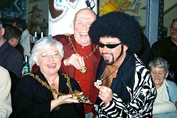 Blackpool Mayor Sue Wright compares medallions with Lionyl Vinyl at the official opening of Boomerang on Clifton Street in 2002