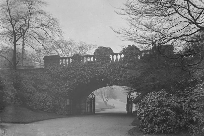 Railway Bridge, Avenham Park at the turn of the century