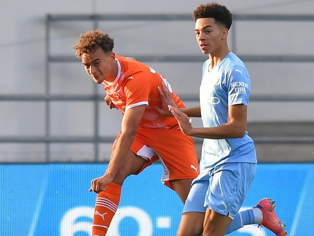 The son of former Seasider Trevor Sinclair agreed pro terms last year and has spent time out on loan in non-league this season.
