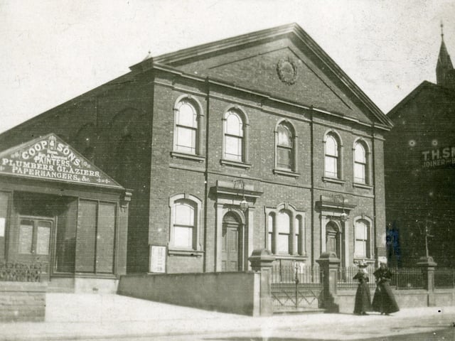 The Union Baptist Church in Abingdon Street was, for many years, a notable centre in the religious life of the town. A sign propped by the wall mentions Rev. Wagnell.
These buildings were demolished and the General Post Office was opened on the site on 8th November 1910.