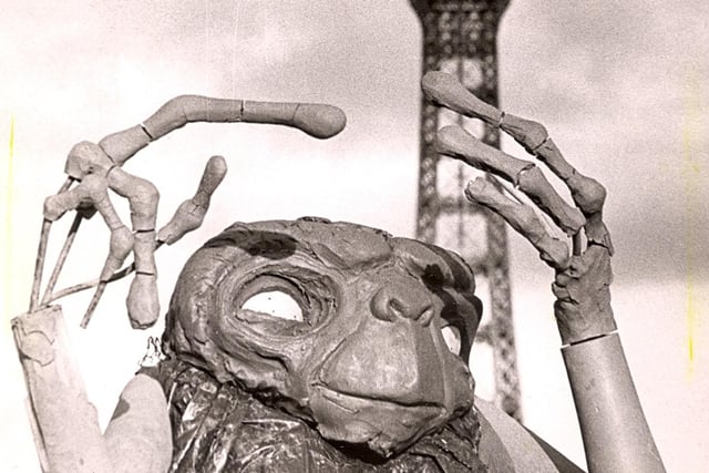 ET under construction in Deember 1982 pictured on the roof of Louis Tussauds Waxworks - with missing finger parts 