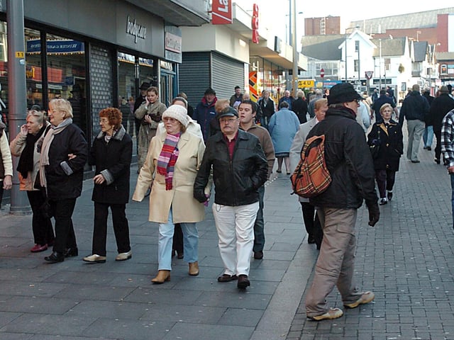 Shoppers crowd the town looking for bargains in 2005