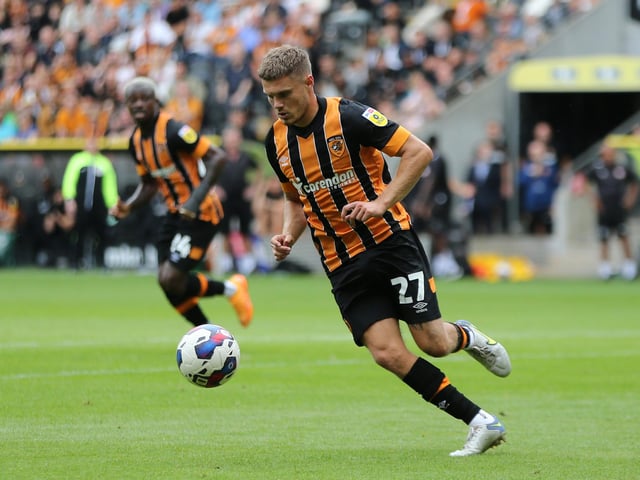 HULL, ENGLAND - JULY 30: Regan Slater of Hull City runs with the ball during the Sky Bet Championship match between Hull City and Bristol City at MKM Stadium on July 30, 2022 in Hull, England. (Photo by Ashley Allen/Getty Images)