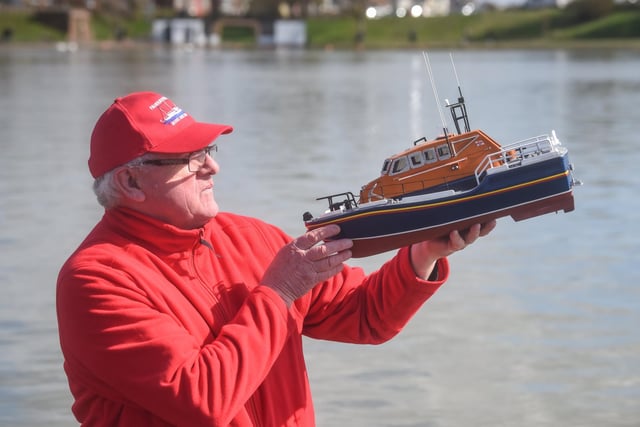 Phil Kerr from Fairhaven Lake Model Club at the open day.