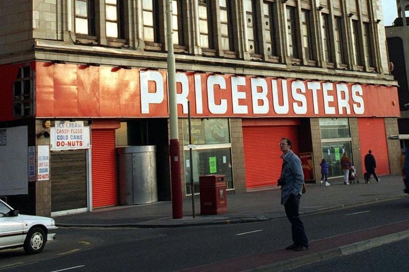 This is how you will remember Pricebusters in the 1990s