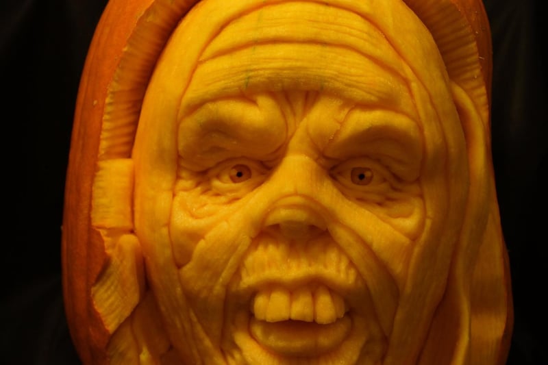 The amazing work by pumpkin carver Simon McMinnis