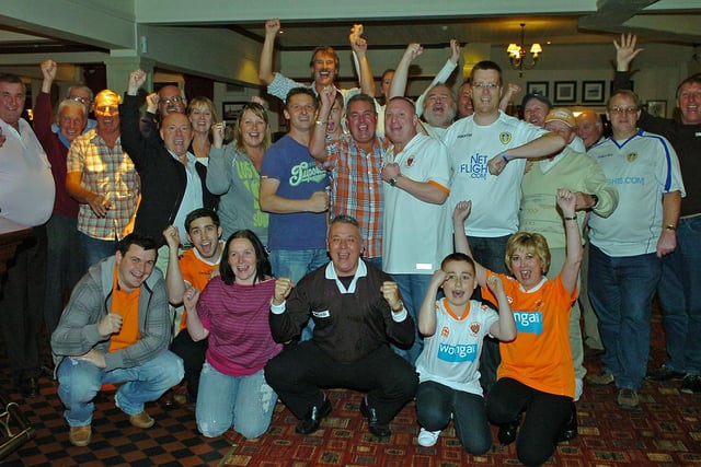 A football quiz night held at The Shovels, Common Edge Road raised money towards the Jimmy Armfield statue. Pictured centre is pub manager Steve Norris with regulars, football fans and former players.