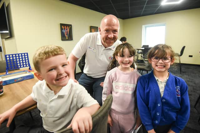 Charlie Adam and current Blackpool FC players paid a visit to the warm-up hub at Bloomfield Road. Charlie with Jayden, Amelia and Harley-May.