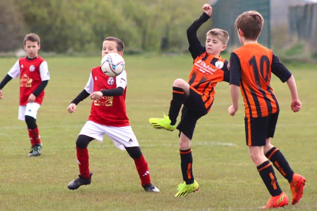 The U9s from Polish Juniors FC and Poulton Town Pumas met at Common Edge Picture: Karen Tebbutt
