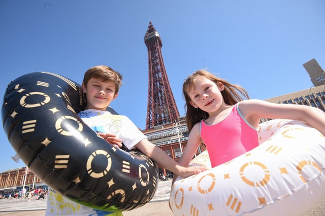 Holidaymakers enjoy the hot weather in Blackpool. Pictured is Shay Randall, 9 and Gracie Mansfield, 6.