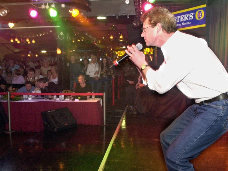 Dave Brooks takes centre stage at Joey Blowers Pub Stars final, 2002