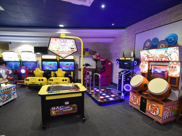 Modern games are also included in the arcade’s library, with games such as Luigi’s Mansion available to play.