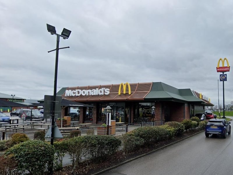 The drive thru on London Way has a rating of 3.9 out of 5 from 2,200 Google reviews
