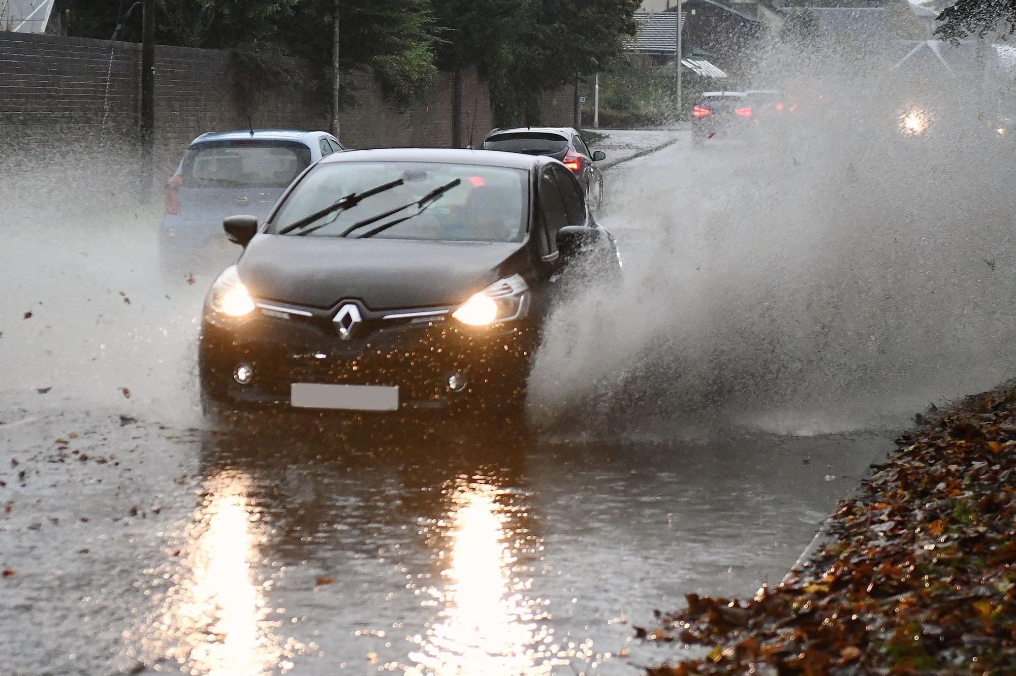 Flooding closes Chain Lane in Staining as police advise motorists to ...