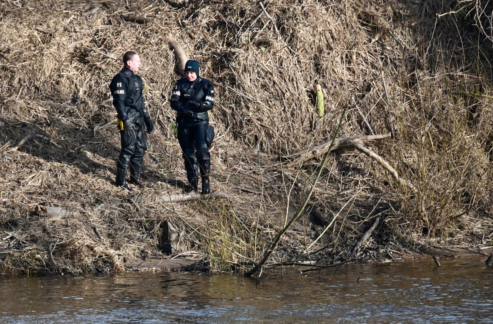 Nicola Bulley: ‘No sign of fall’ near river as parents of missing ...