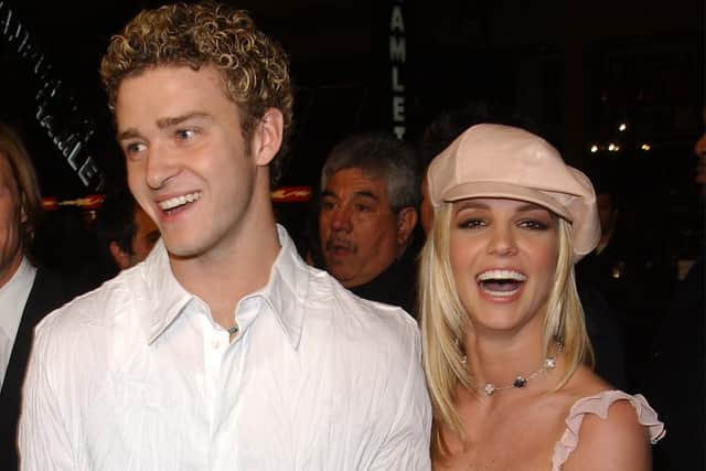 Justin Timberlake (L) and Britney (R) attend the premiere of the film "Crossroads" in 2002. (Photo by Vince Bucci/Gety Images)