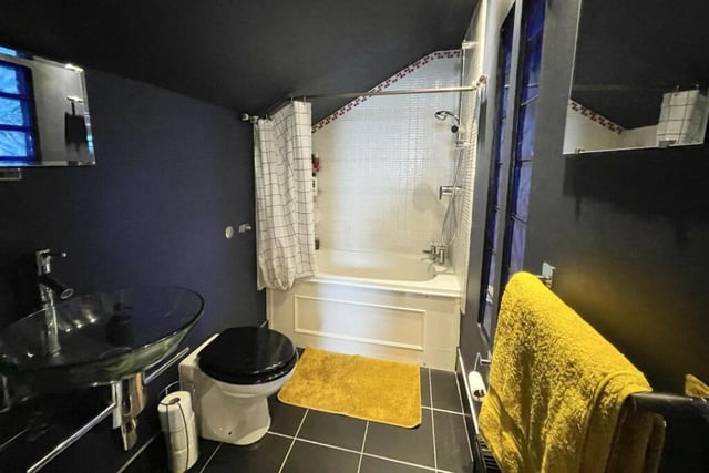 The en-suite bathroom