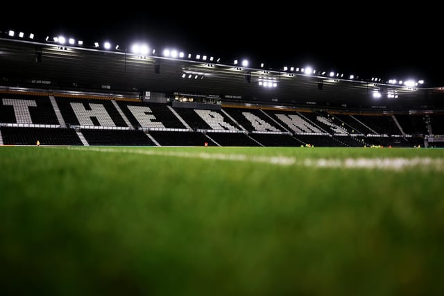 There's an average attendance of 26,593 at Pride Park.
