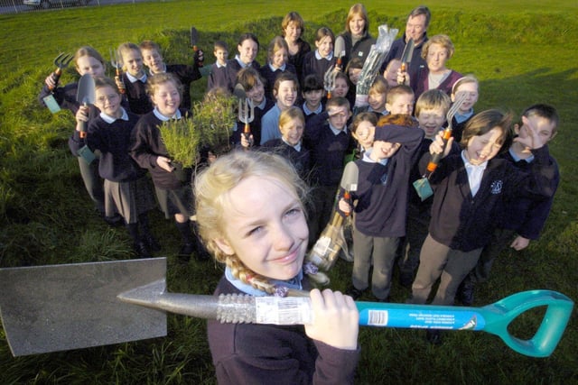 Laura Brady and schoolmates from Mayfield Primary School received a 'Peoples Places' Award of £8000, 2004