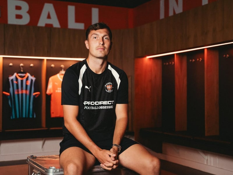 Josh Earl could come straight into the Blackpool XI this weekend following his move from Barnsley.