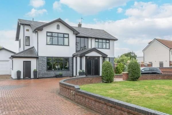On the market with Yopa is this gorgeous 5 bed detached house in Midgeland Road