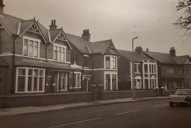 Houses on Mount Road in December 1987