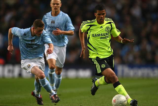 MANCHESTER, UNITED KINGDOM - APRIL 16:  Jacob Mellis of Chelsea beats Vladimir Weiss of Manchester City during the FA Youth Cup Final 2nd Leg match between Manchester City and Chelsea at the City of Manchester Stadium on April 16, 2008 in Manchester, England.  (Photo by Alex Livesey/Getty Images)