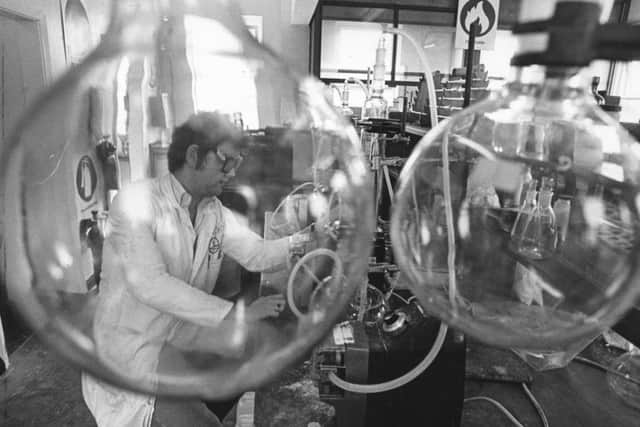 Shift tester Paul Glennie at work in the laboratoryat ICI in 1982