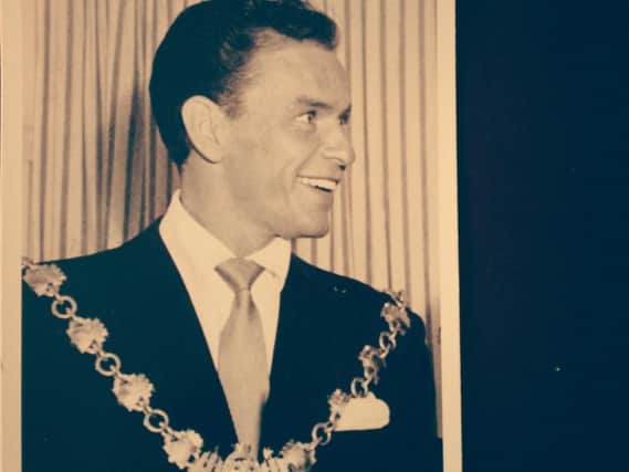 Frank Sinatra wearing the Mayoral chain while in Blackpool