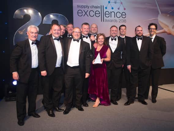 Voiteq and Crown Paints have won the the Supply Chain Excellence
Awards Order Picking Innovation award for 2018