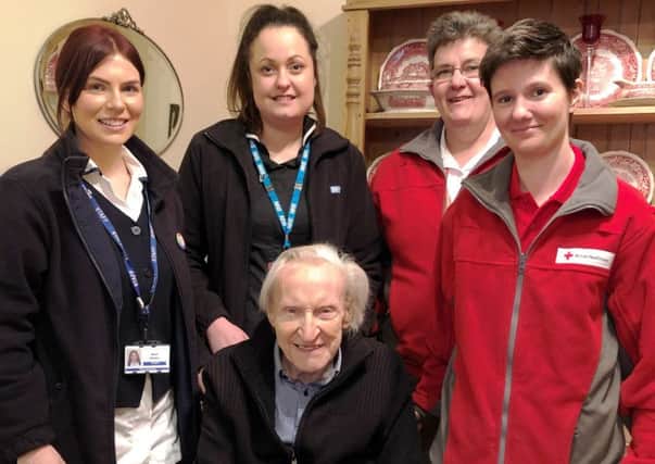 Patient John Killeen is taken home using the Home First system, which is being piloted at Blackpool Teaching Hospitals. He is
pictured with; Kate Garton (physio), Sarah Stewart (technical instructor), Julie Ashworth and Amanda Cooper from Red Cross