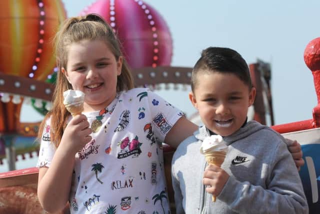 Hot weather is forecast over the Easter bank holiday weekend.  Pictured are Jade Lanigan, 9 and Logan Lanigan, 6.