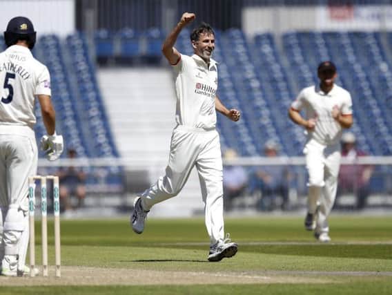 Graham Onions took four Worcestershire wickets