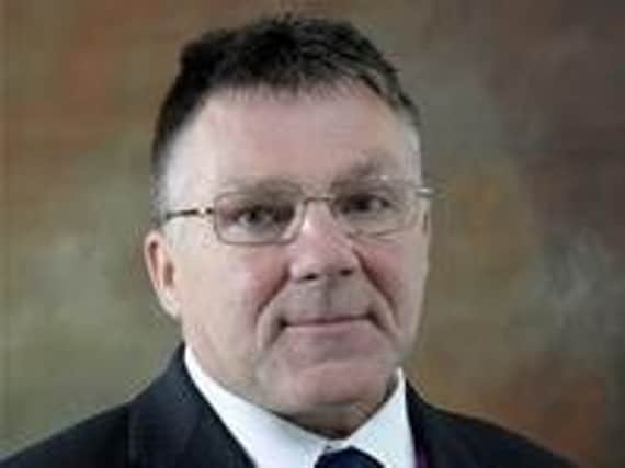 Coun Derek Robertson