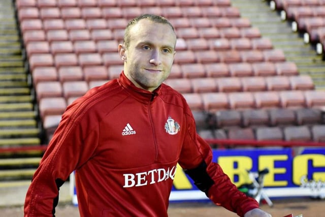 Sunderland wont receive a fee for Scottish international after his move to Aberdeen. (The Sun)