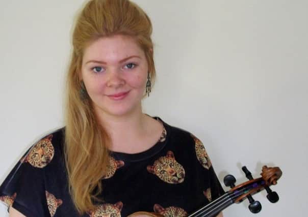 Violinst Charlotte Dowding