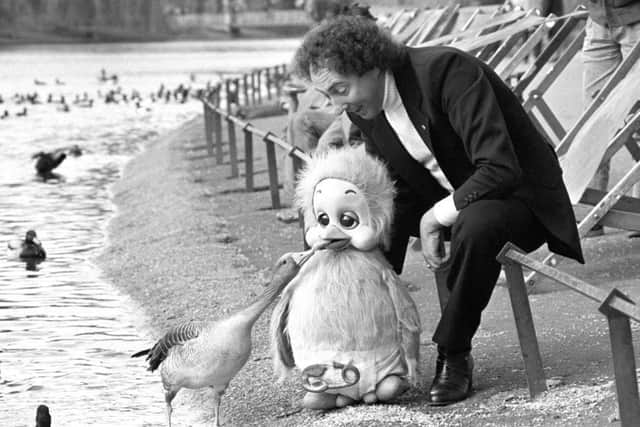 File photo dated 12/04/83 of ventriloquist Keith Harris and his puppet Orville feeding a goose in St James's Park, London, as Keith Harris, famous for his act with his puppet duck Orville, died today aged 67, his agent said. PRESS ASSOCIATION Photo. Issue date: Tuesday April 28, 2015. See PA story DEATH Harris. Photo credit should read: PA/PA Wire