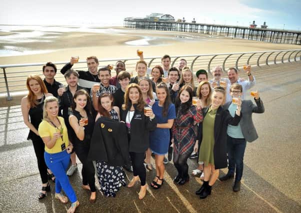 Jane McDonald and the cast of Cats settle into Blackpool, taking in the sights