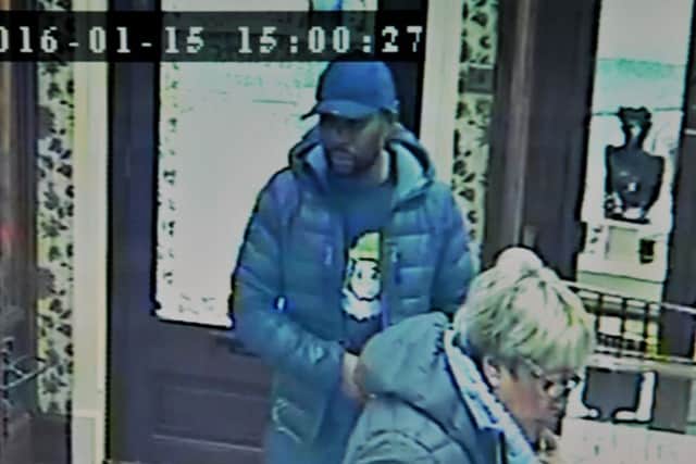 WATCH: Man '˜bolts' from jewellers with Â£8,000 Rolex