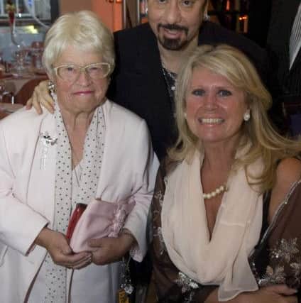 David Gest meets Mo Moreland and Tracy Dawson during his visit to Septembers in Blackpool