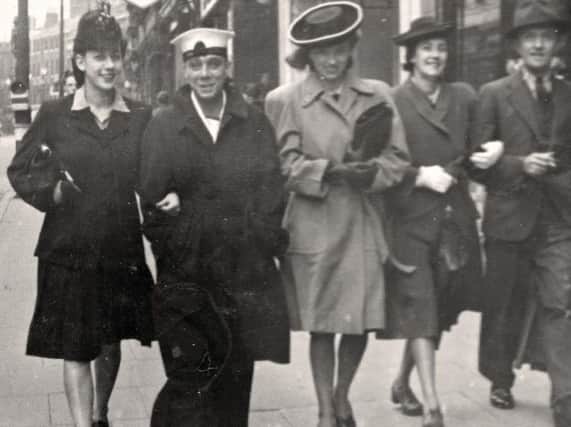 Forties fashions in Fishergate. Photo courtesy of Jean Hague.