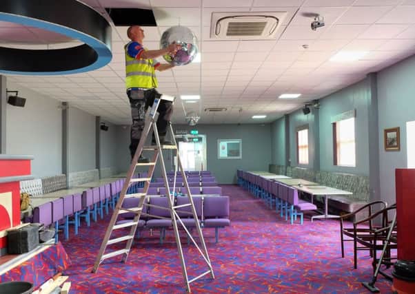 A new bingo hall for Fleetwood has been given the green light by Wyre planners.
The team putting the finishing touches to the purpose-fitted indoor premises. Paul Burton fitting a mirror ball.