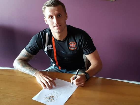 Anderton puts pen to paper on his contract