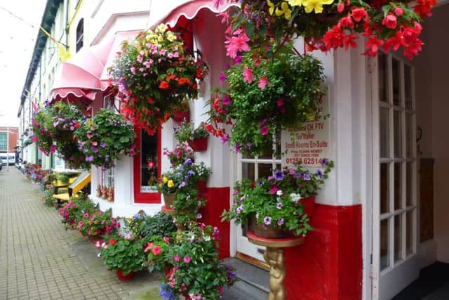 Blackpool in Bloom - Lyndene Hotel, Bairstow Street